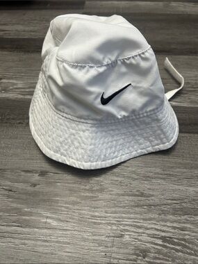 Nike White Kids Bucket Hat with Black Swoosh